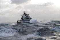 The tug boat Abeille Bourbon. © Philip Plisson / Plisson La Trinité / AA11118 - Photo Galleries - Storm at sea