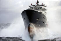 The tug boat Abeille Bourbon. © Philip Plisson / Plisson La Trinité / AA11121 - Photo Galleries - Storm at sea