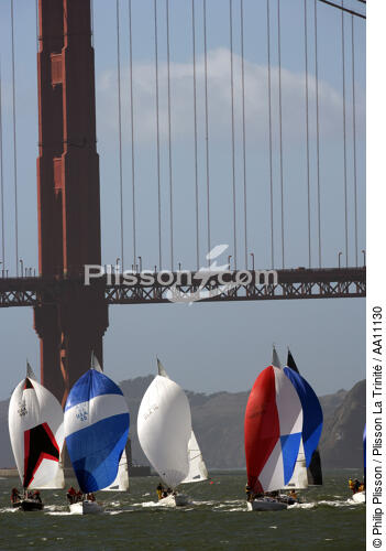 Regatta under the Golden Gate bridge. - © Philip Plisson / Plisson La Trinité / AA11130 - Photo Galleries - Bridge
