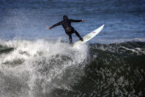 Surfeurs sous le Golden Gate. © Philip Plisson / Plisson La Trinité / AA11144 - Nos reportages photos - Etats-Unis