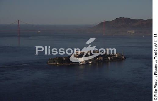 Alcatraz in the San Francisco bay. - © Philip Plisson / Plisson La Trinité / AA11168 - Photo Galleries - Suspended bridge