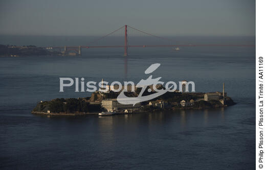 Alcatraz en baie de San Francisco. - © Philip Plisson / Plisson La Trinité / AA11169 - Nos reportages photos - Pont suspendu