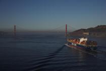 Le pont du Golden Gate en baie de San Francisco. © Philip Plisson / Plisson La Trinité / AA11190 - Nos reportages photos - Porte-conteneurs