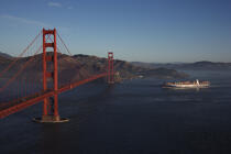 Le pont du Golden Gate en baie de San Francisco. © Philip Plisson / Plisson La Trinité / AA11191 - Nos reportages photos - Porte-conteneurs