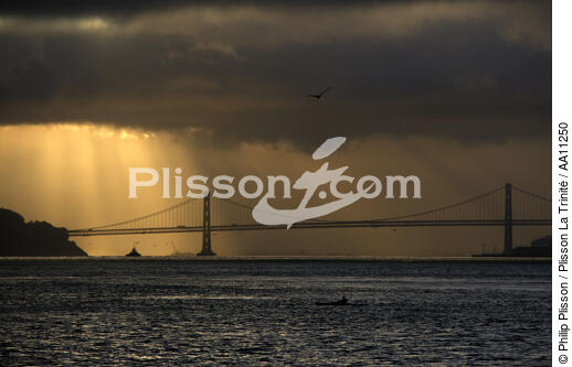 Light on the Gate Golden. - © Philip Plisson / Plisson La Trinité / AA11250 - Photo Galleries - San Francisco bay