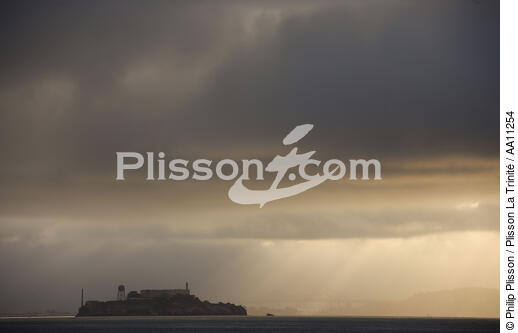 Light on Alcatraz. - © Philip Plisson / Plisson La Trinité / AA11254 - Photo Galleries - Alcatraz