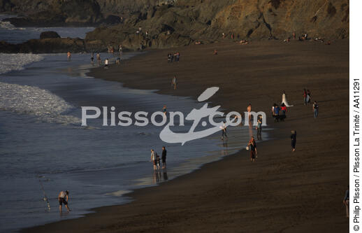 Beach in bay of San Francisco. - © Philip Plisson / Plisson La Trinité / AA11291 - Photo Galleries - Woman