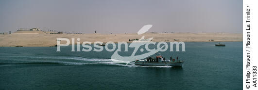 On Suez Canal. - © Philip Plisson / Plisson La Trinité / AA11333 - Photo Galleries - Egypt from above