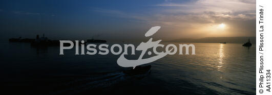 On Suez Canal. - © Philip Plisson / Plisson La Trinité / AA11334 - Photo Galleries - Site of interest [Egypt]