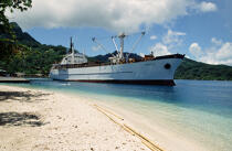 Cargo ship in Tahiti. © Philip Plisson / Plisson La Trinité / AA11354 - Photo Galleries - Island [Polynesia]