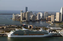 Miami. © Philip Plisson / Plisson La Trinité / AA11381 - Nos reportages photos - Gratte-ciel