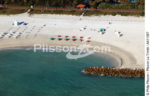 Beach in Miami. - © Philip Plisson / Plisson La Trinité / AA11387 - Photo Galleries - Town