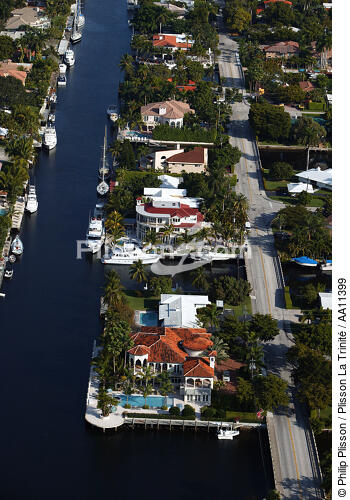 Houses in Miami. - © Philip Plisson / Plisson La Trinité / AA11399 - Photo Galleries - Pleasure and Cruising Monohulls