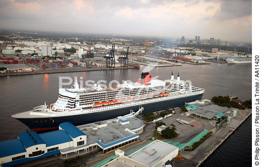 The Queen Mary 2 in Miami. - © Philip Plisson / Plisson La Trinité / AA11420 - Photo Galleries - Passenger Liner