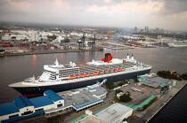 Le Queen Mary 2 à Miami. © Philip Plisson / Plisson La Trinité / AA11420 - Nos reportages photos - Paquebot