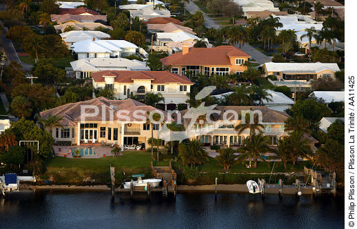 Houses on Miami coast. - © Philip Plisson / Plisson La Trinité / AA11425 - Photo Galleries - Pleasure and Cruising Monohulls