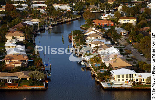 Houses on Miami coast. - © Philip Plisson / Plisson La Trinité / AA11427 - Photo Galleries - Pleasure and Cruising Monohulls