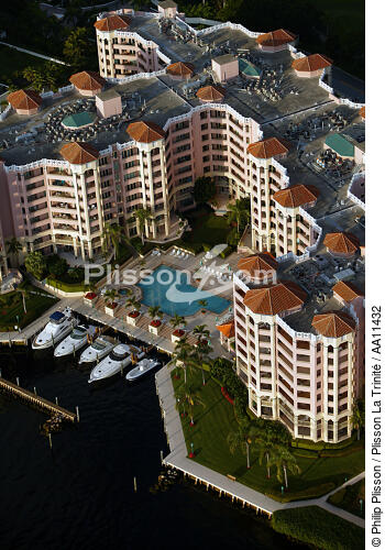 Building on Miami coast. - © Philip Plisson / Plisson La Trinité / AA11432 - Photo Galleries - Ponton