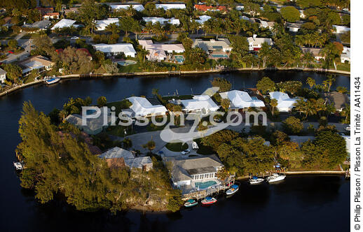 Houses on Miami coast. - © Philip Plisson / Plisson La Trinité / AA11434 - Photo Galleries - Pleasure and Cruising Monohulls