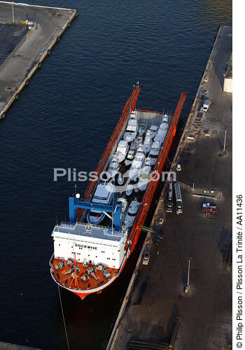 Transport de bateaux de plaisance à Miami. - © Philip Plisson / Plisson La Trinité / AA11436 - Nos reportages photos - Monocoque de plaisance/croisière
