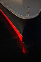 Le bulbe du Queen Mary 2. © Philip Plisson / Plisson La Trinité / AA11438 - Nos reportages photos - Paquebot