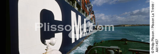 Porte-conteneurs à Malte. - © Philip Plisson / Plisson La Trinité / AA11457 - Nos reportages photos - Malte