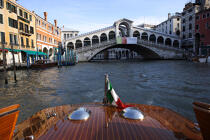 Le pont Rialto à Venise. © Philip Plisson / Plisson La Trinité / AA11486 - Nos reportages photos - Venise