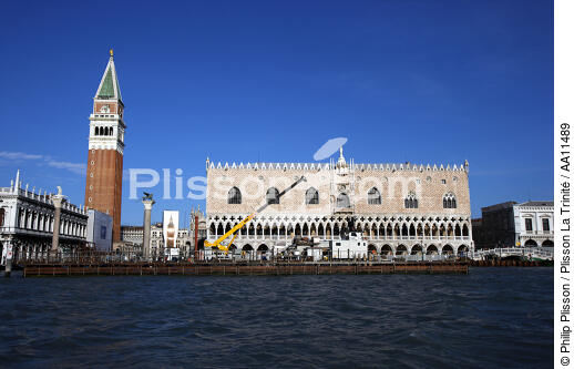 Le Palais des Doges et le campanile sur la Place Saint Marc à Venise. - © Philip Plisson / Plisson La Trinité / AA11489 - Nos reportages photos - Beau temps