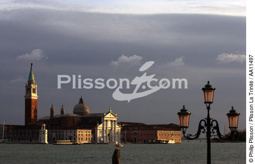L'Eglise San Giorgio Maggiore de Venise. - © Philip Plisson / Plisson La Trinité / AA11497 - Nos reportages photos - Ciel gris
