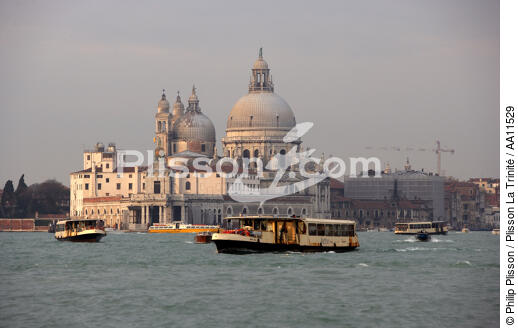 The church Santa Maria della Salute of Venice. - © Philip Plisson / Plisson La Trinité / AA11529 - Photo Galleries - Ferry