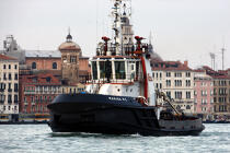 Tug boat in Venice. © Philip Plisson / Plisson La Trinité / AA11530 - Photo Galleries - Town [It]