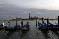 Gondolas in Venice. © Philip Plisson / Plisson La Trinité / AA11554 - Photo Galleries - Grey sky