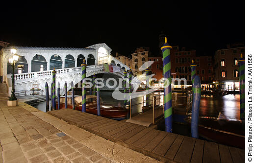 Rialto bridge by night. - © Philip Plisson / Plisson La Trinité / AA11556 - Photo Galleries - Venice