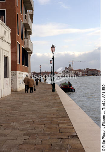 Sur les quais de Venise. - © Philip Plisson / Plisson La Trinité / AA11560 - Nos reportages photos - Venise sous tous les angles