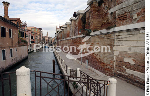 On Venice quay's. - © Philip Plisson / Plisson La Trinité / AA11561 - Photo Galleries - Town