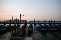 Gondoles à Venise. © Philip Plisson / Plisson La Trinité / AA11572 - Nos reportages photos - Ville [It]
