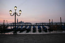 Gondoles à Venise. © Philip Plisson / Plisson La Trinité / AA11573 - Nos reportages photos - Ville [It]