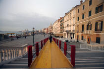 Sur les quais de Venise. © Philip Plisson / Plisson La Trinité / AA11579 - Nos reportages photos - Quai