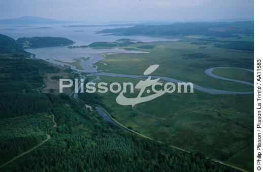 The channel of Crinan in Scotland. - © Philip Plisson / Plisson La Trinité / AA11583 - Photo Galleries - Lock