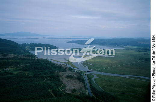 The channel of Crinan in Scotland. - © Philip Plisson / Plisson La Trinité / AA11584 - Photo Galleries - Crinan