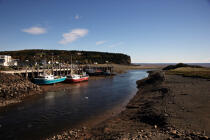 Alma port in the Bay of Fundy. © Philip Plisson / Plisson La Trinité / AA11613 - Photo Galleries - Blue sky