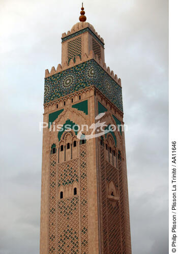 La Mosquée Hassan II à Casablanca. - © Philip Plisson / Plisson La Trinité / AA11646 - Nos reportages photos - Ciel gris