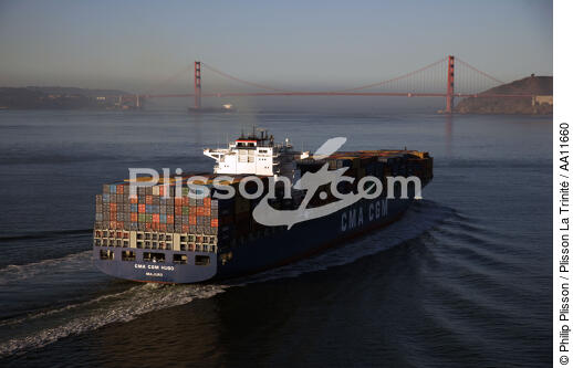 Porte-conteneurs dans la baie de San-Francisco. - © Philip Plisson / Plisson La Trinité / AA11660 - Nos reportages photos - Baie de San Francisco
