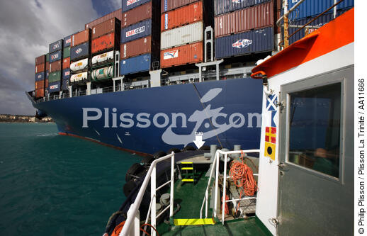 Container ships In Malta. - © Philip Plisson / Plisson La Trinité / AA11666 - Photo Galleries - Colours of Malta