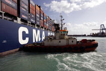Container ships In Malta. © Philip Plisson / Plisson La Trinité / AA11667 - Photo Galleries - Malta