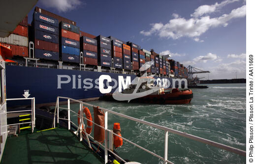 Container ships In Malta. - © Philip Plisson / Plisson La Trinité / AA11669 - Photo Galleries - Malta