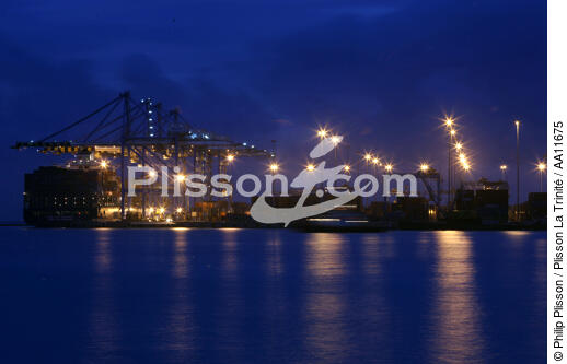 Container ships In Malta. - © Philip Plisson / Plisson La Trinité / AA11675 - Photo Galleries - Malta