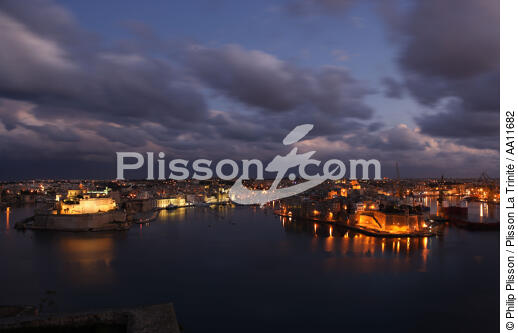 Sight of the ramparts of Valletta. - © Philip Plisson / Plisson La Trinité / AA11682 - Photo Galleries - Colours of Malta