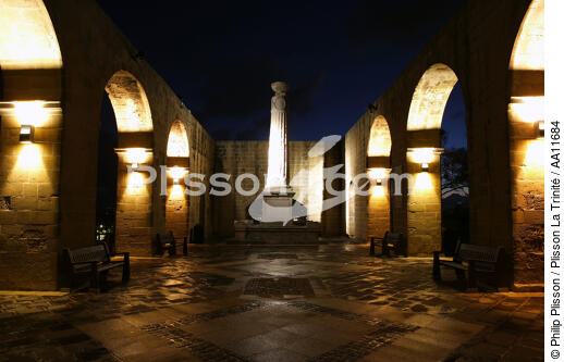 Valletta by night. - © Philip Plisson / Plisson La Trinité / AA11684 - Photo Galleries - Night