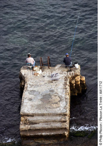 Pêcheurs sur l' île de Malte. - © Philip Plisson / Plisson La Trinité / AA11712 - Nos reportages photos - Les couleurs de Malte